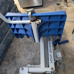 Superior Series Ada Pool Lift