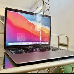 2020 Apple MacBook Air 13-inch (M1 Chip) - Space Gray - Excellent Battery Health