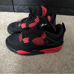 Red Thunders Jordan 4s