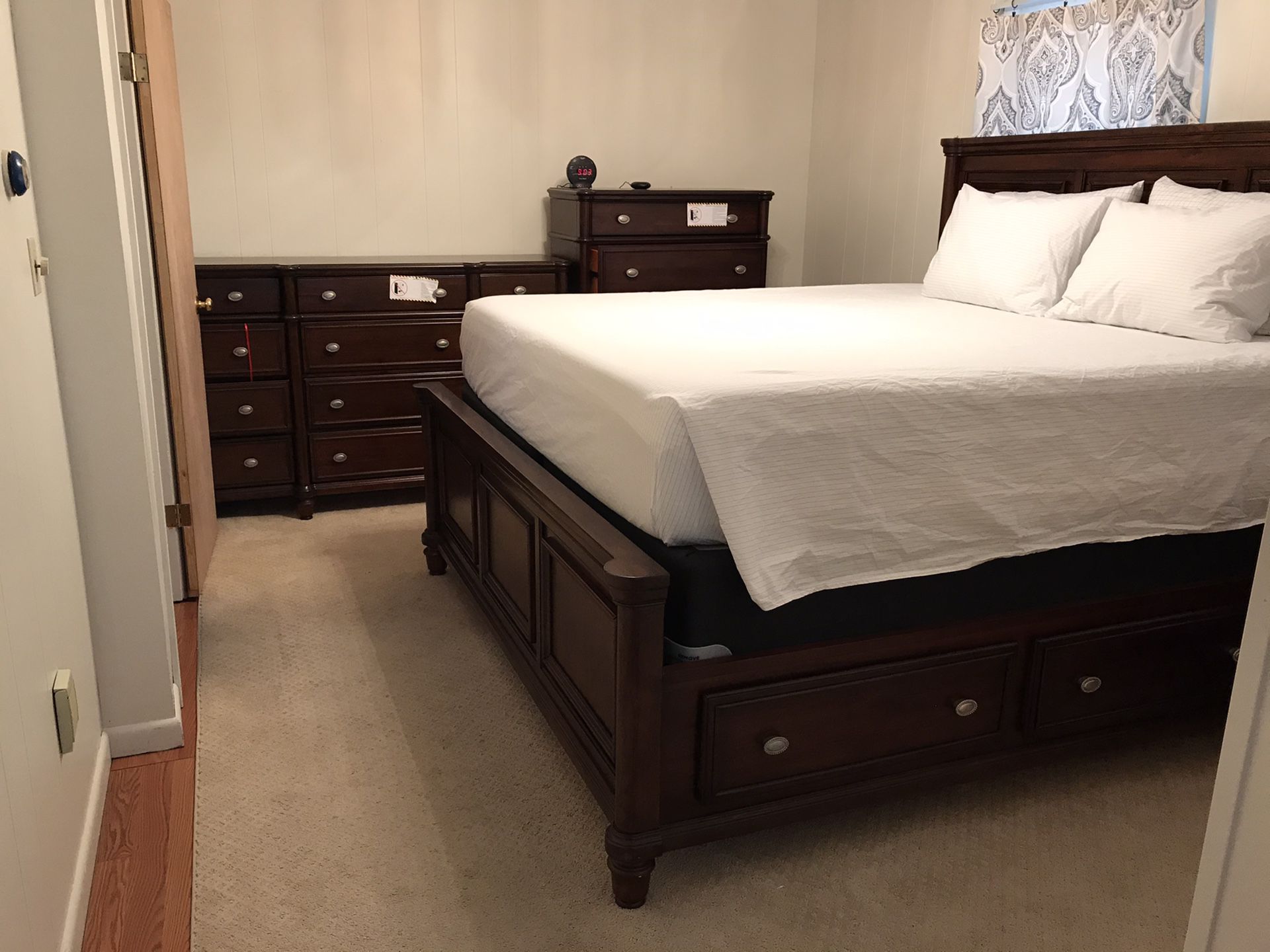 Bedroom set solid mahogany wood $1,000