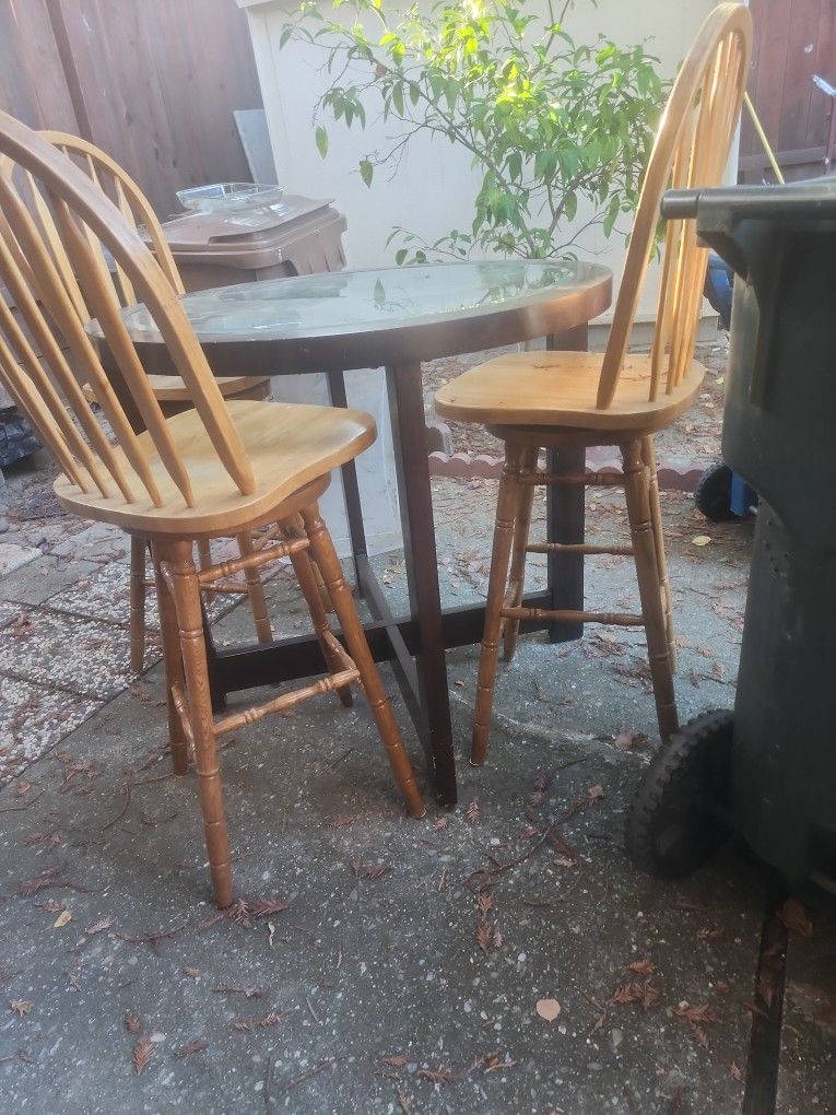 Table with 3 Chairs