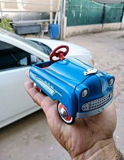 Metal car For display only $30
