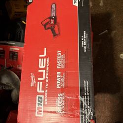 Milwaukee M18 8” Chainsaw 