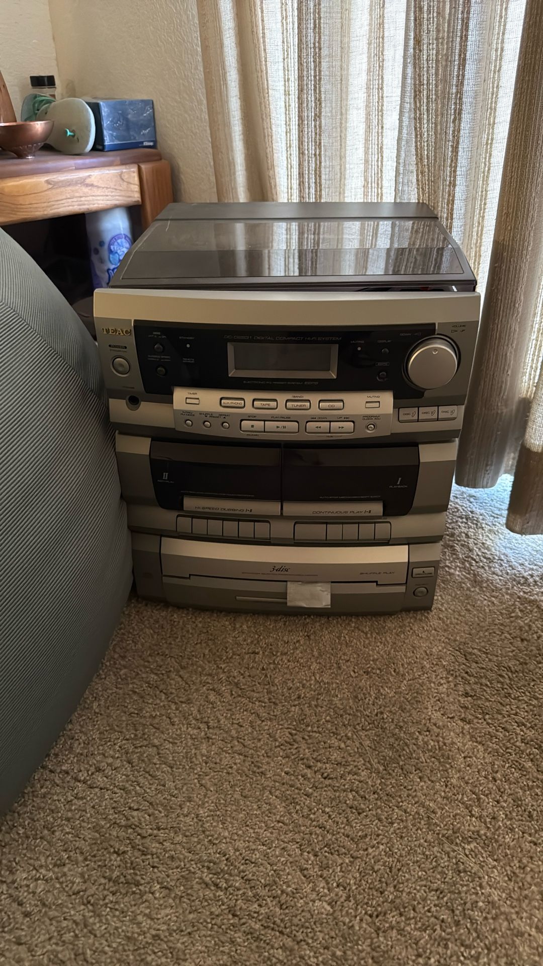 Teac Mini Stereo System W 2 Speakers DC-2831