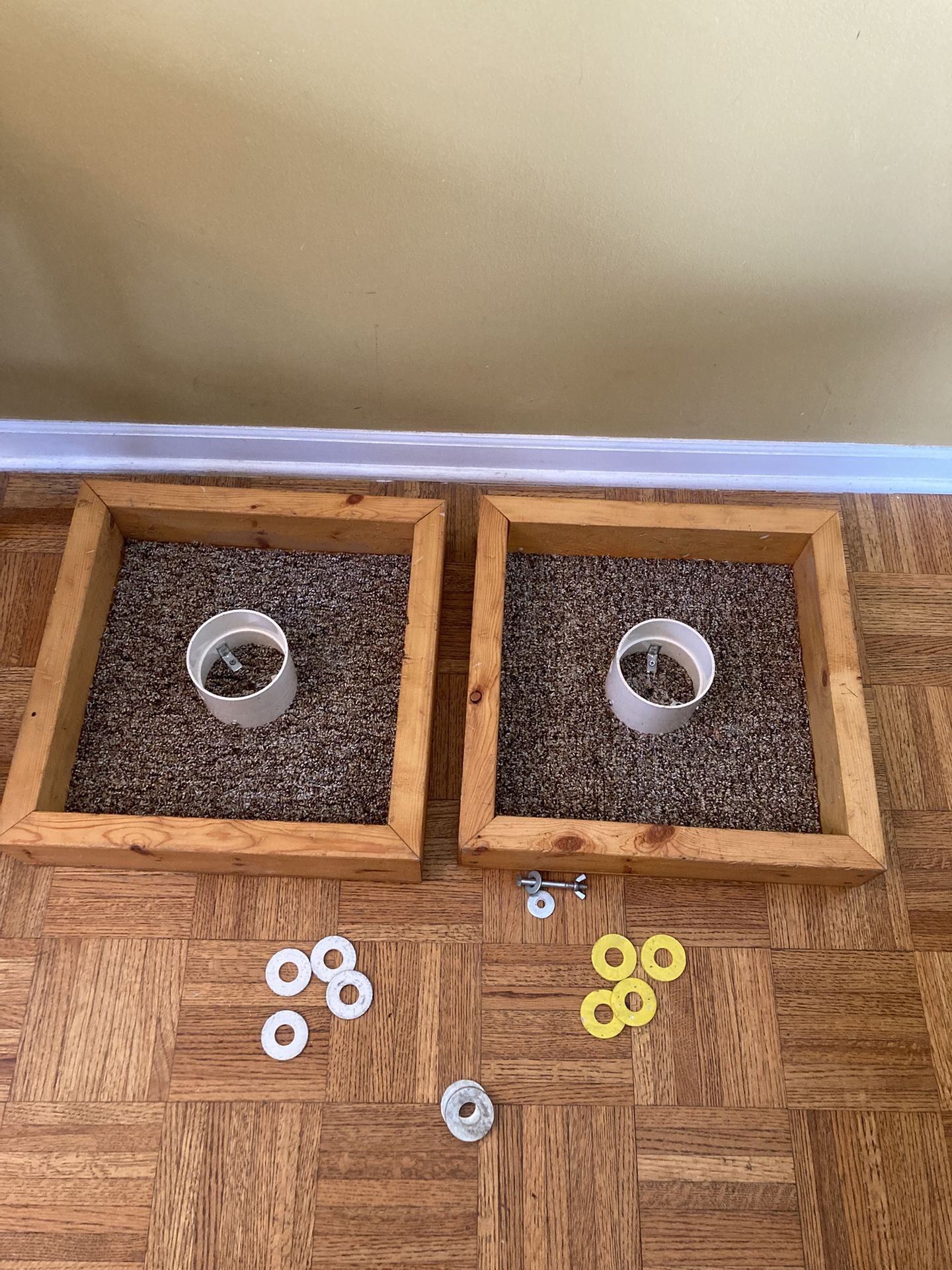 Washer Toss Outdoor Game, 18”x 18” Box / Good Condition, See all pictures posted/ Pickup in Lake Zurich