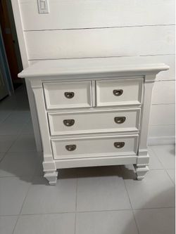 Crown Pointe 3- Drawer Nightstand