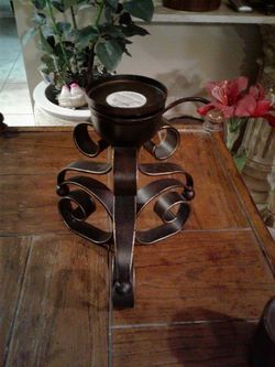 METAL CANDLE HOLDER