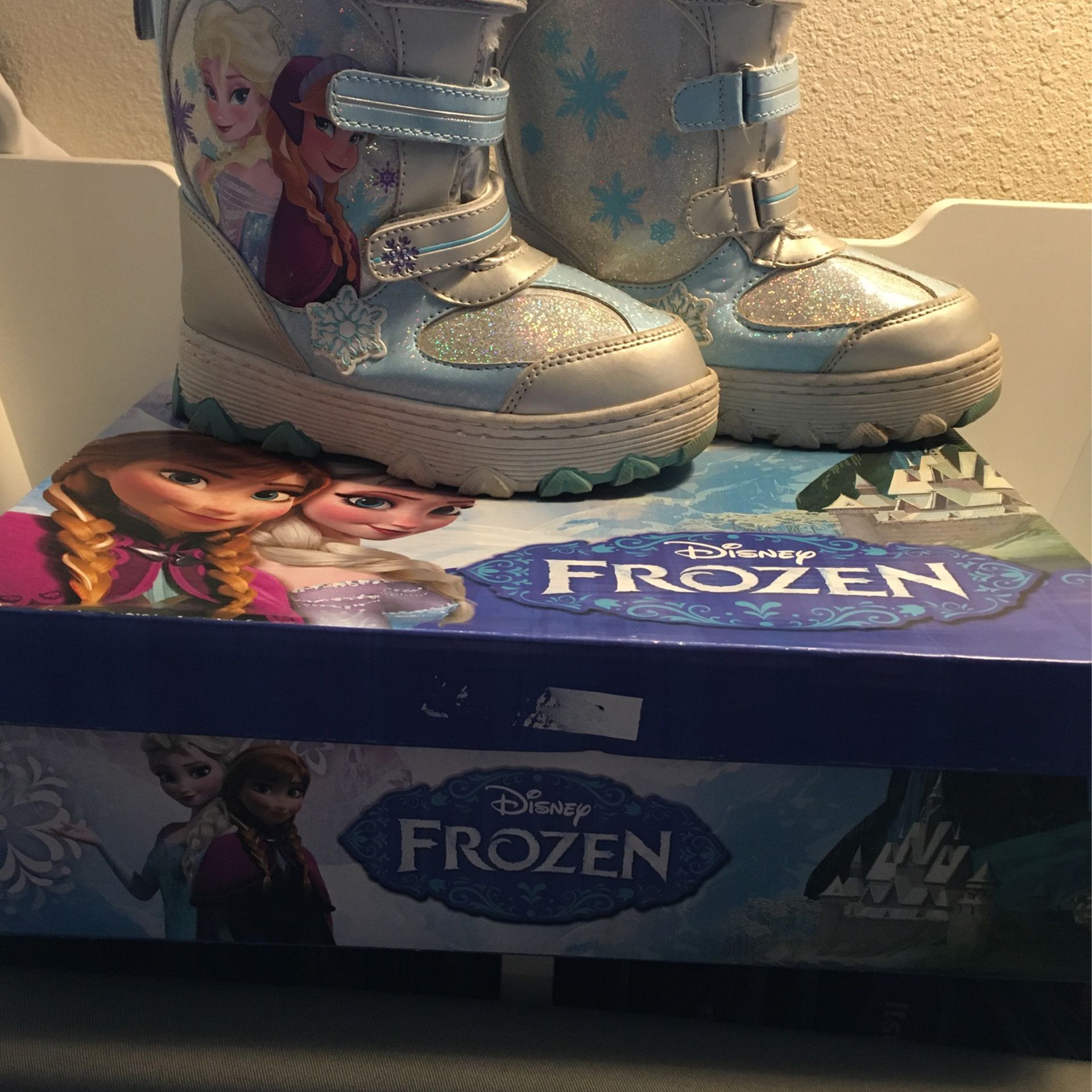 Children’s Anna and Elsa Frozen Snow Boots Girls Size 12