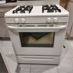 FRIGIDAIRE NATURAL GAS RANGE W/4 BURNERS *EXCELLENT CONDITION 