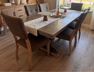 Rooms to go dining table and 6 chairs