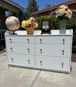 White Modern 6 Drawer Dresser Chest of Drawers Furniture Excellent Condition