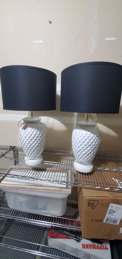 Pair like new table lamps