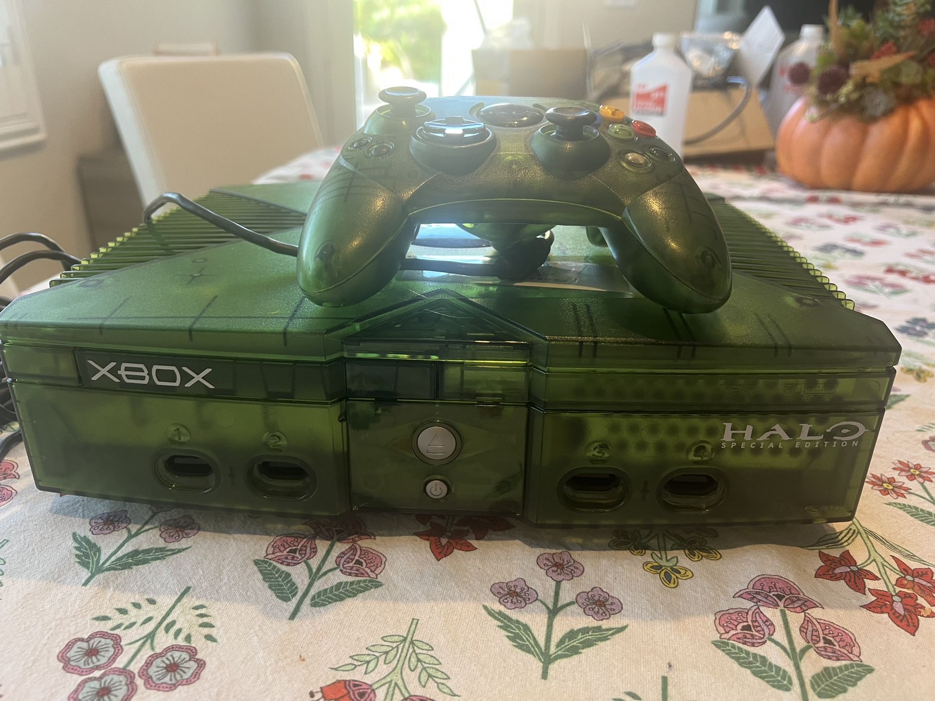 Original Xbox HALO LIMITED EDITION With 2TB Hard Drive And Controller -500$