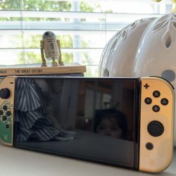 Nintendo Switch - OLED Model - The Legend of Zelda: Tears of the Kingdom Edition
