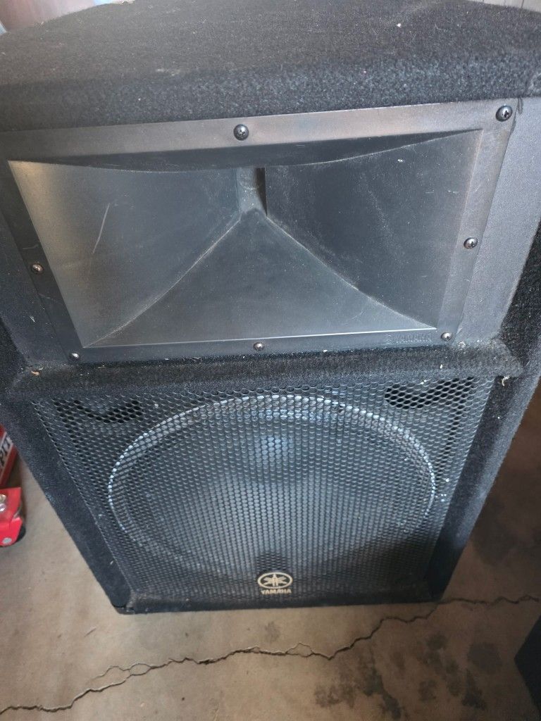 Yamaha Tower Speaker 