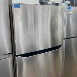 LG Refrigerator Good Condition 