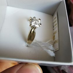 14K Gold Women’s Ring With 1 Carat Lab-Created Diamond 