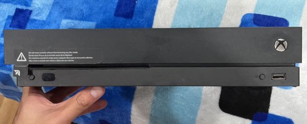 Xbox One X 1TB