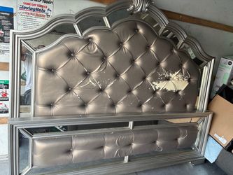 King Silver Tufted Upholstered Bed Room set