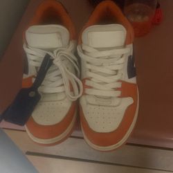 Off white shoes slightly worn still in great condition