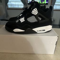 Jordan 4s White Thunder 