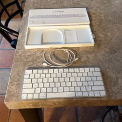 White Apple Magic Keyboard 