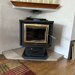 Osburn 2300 Wood Stove w/ Fan - Excellent Condition 