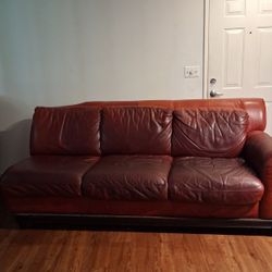 BURGANDY  ITALIAN  LEATHER COUCH 