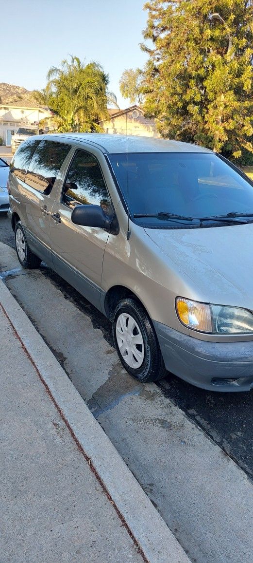 2001 Toyota Sienna