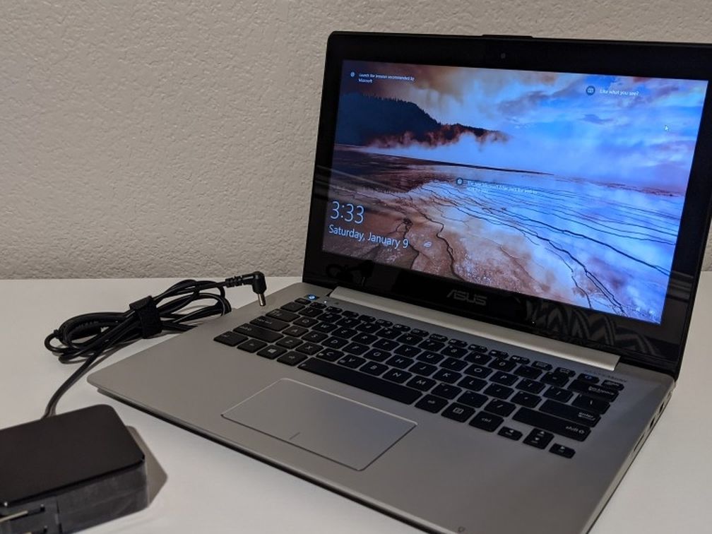 Asus Vivobook With Sleeve And Charger