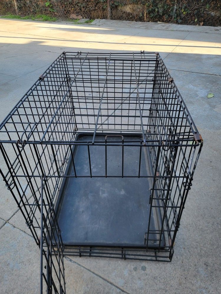 $10 Kennel 18 Wide 29 Long Compton