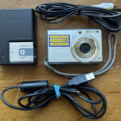 Sony Cyber-shot DSC-S750 7.2MP 2.5" LCD 3x Optical Digital Still Camera Silver  