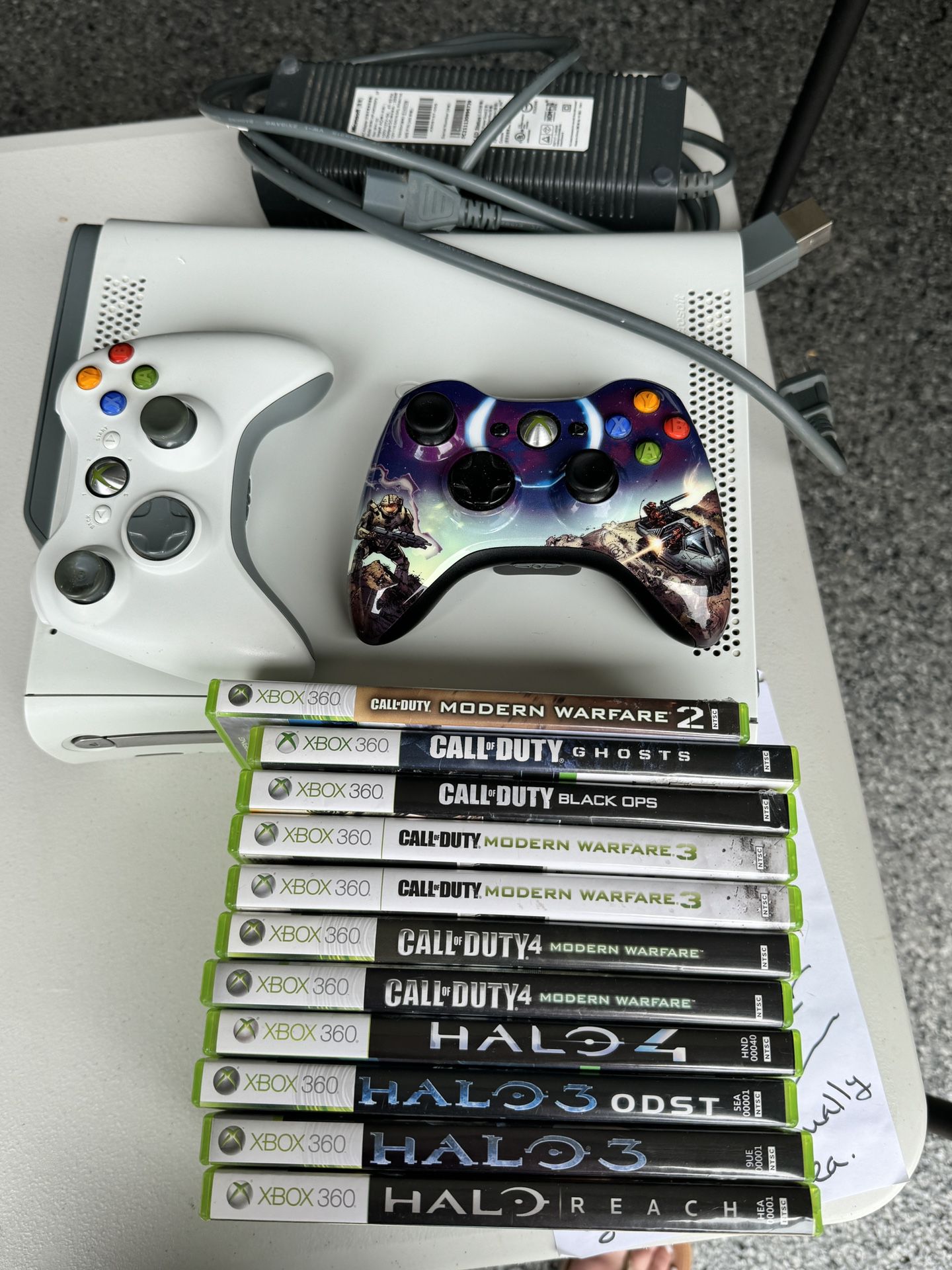XBOX 360 With Halo & Call Of duty Games