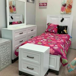 Brynburg White Footboard Storage Platform Youth Bedroom Set 1389