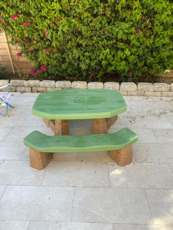 Toddler Outdoor Bench & Water Table (FREE)