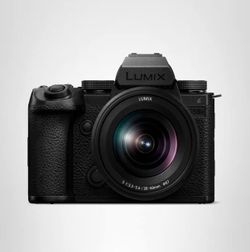 Panasonic LUMIX S5IIX Mirrorless Camera w/ 20-60mm F3.5-5.6 Lens