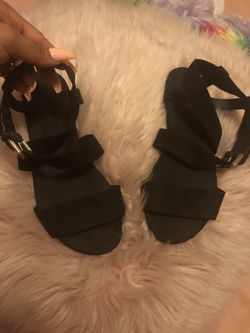 Black sandals size 6