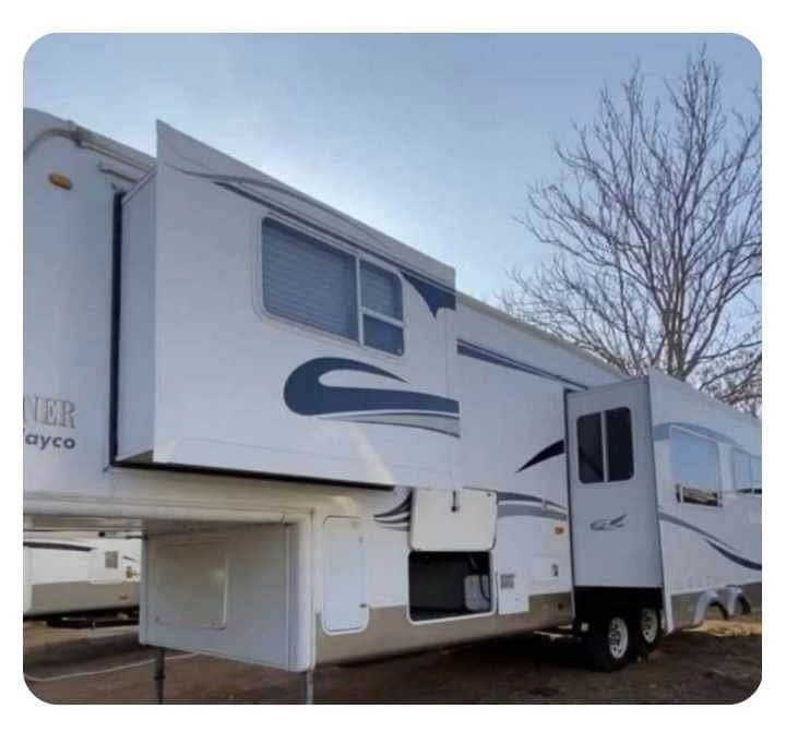 jayco designer fifth wheel 35’ long  (3 slides out)