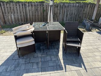 Basically new outdoor full set with pillows