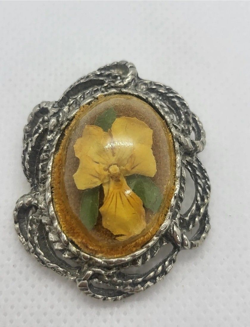 Victorian Dried Flower Brooch Filigree