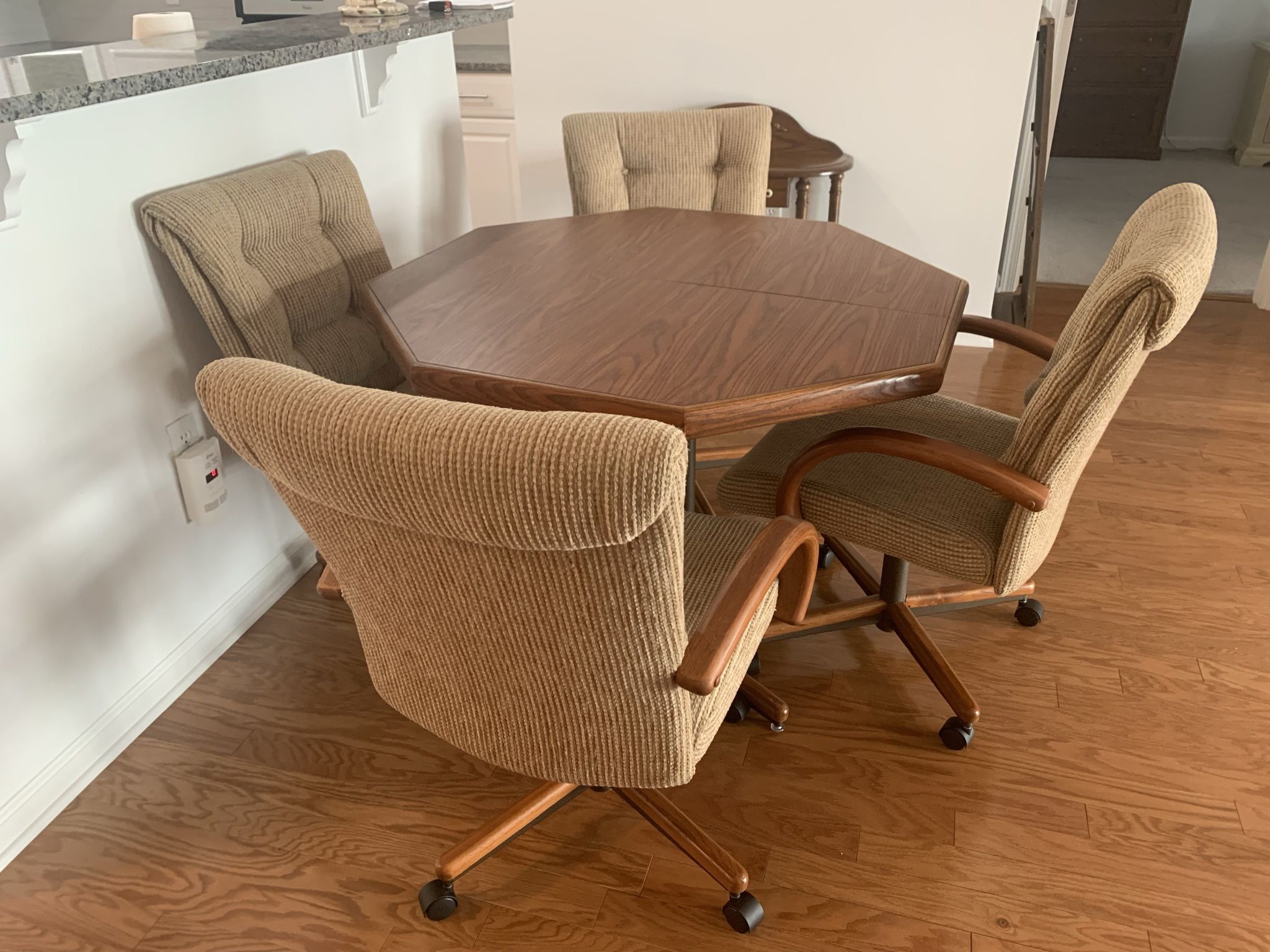 Providence Octagon Table With Four Chairs On Wheels