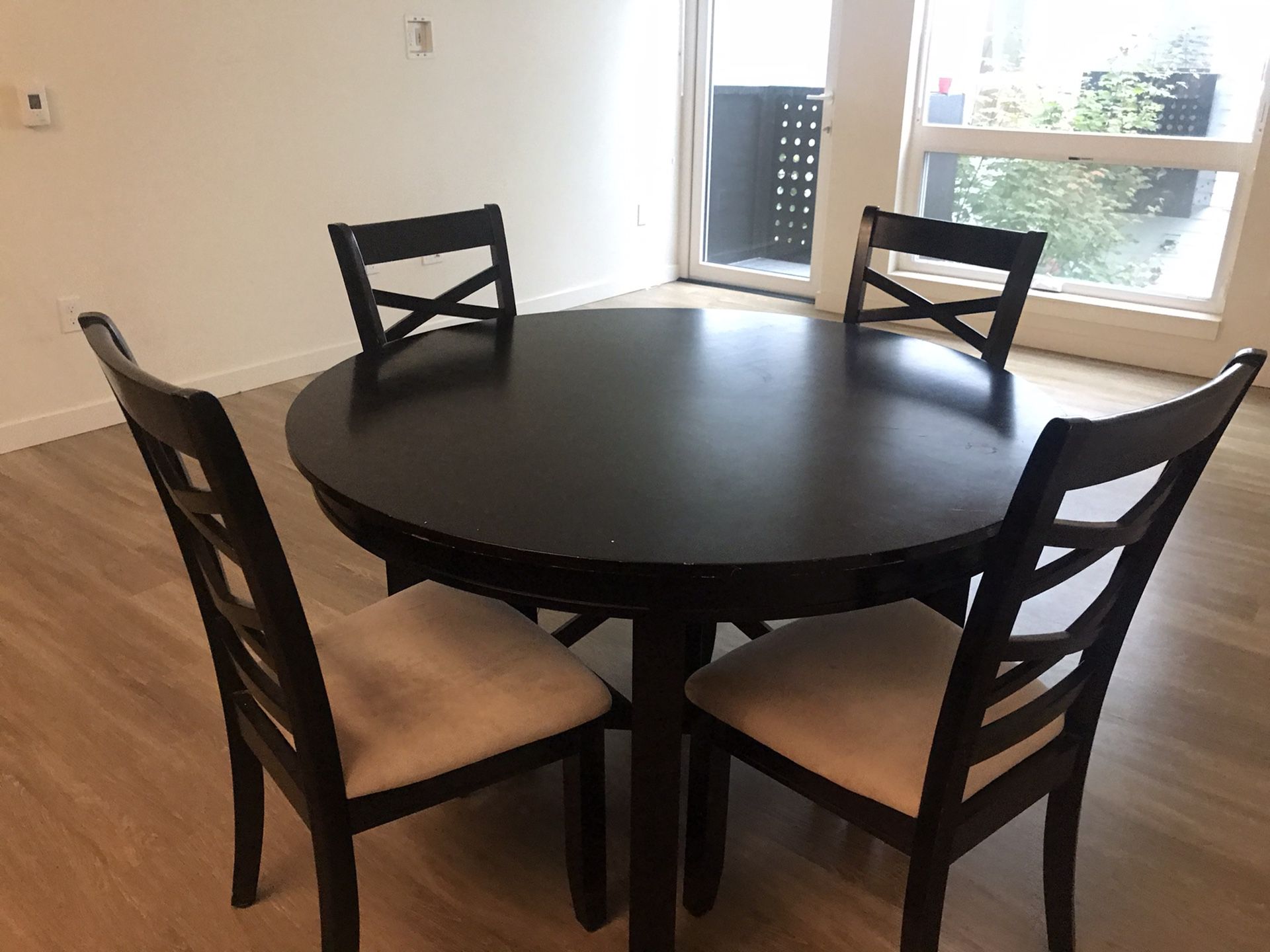 Beautiful Wood Dinning Table with Cushioned Seats