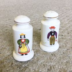 Vintage Porcelain Salt and Pepper Shaker Set - Made in Japan