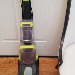 NEW cond  BISSEL SWIVEL DEEP CLEANING SHAMPOO SYSTEM. , WORKS EXCELLENT. , IN THE BOX 