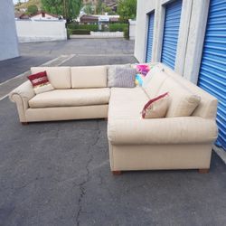 Modern sectional couch, very clean