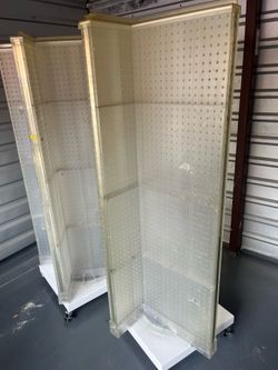 Pinwheel pegboard display