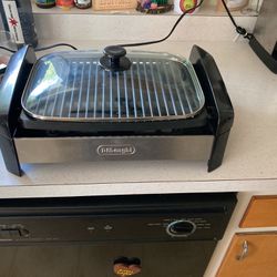 DeLonghi Indoor Grill With Lid