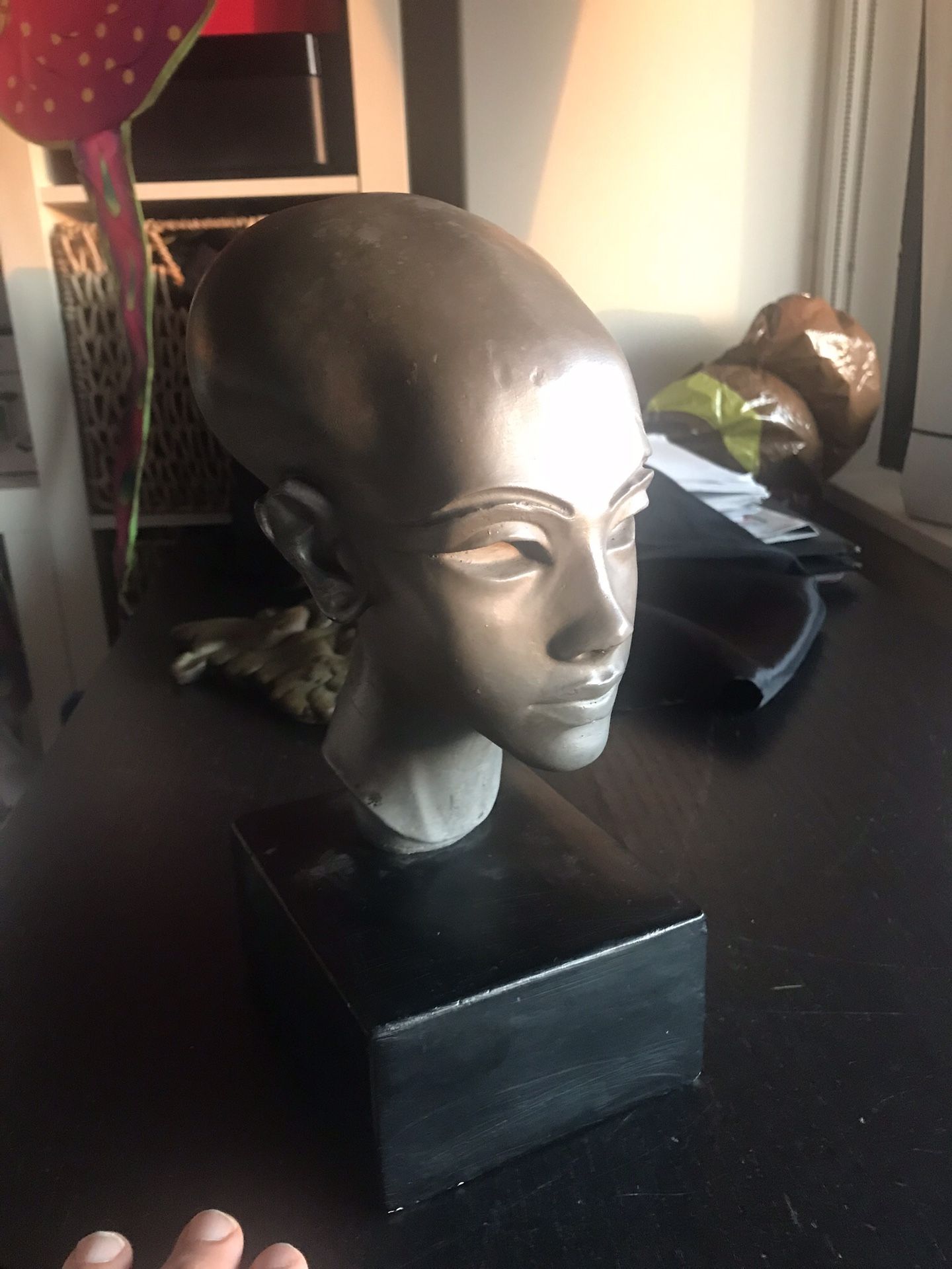 Nefrettiti head sculpture