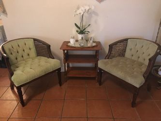 Beautiful 2 chairs and table