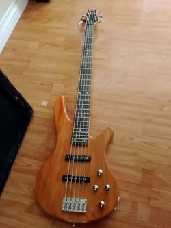Bass guitar